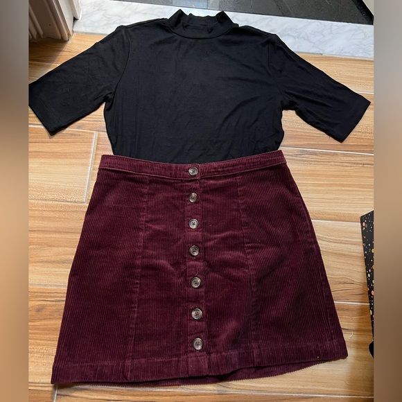 NWT Black High-Neck Tee - Picture 3 of 6